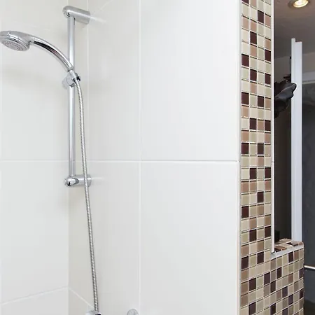 Apartamento Warm In Eifel With Terrace Neuheilenbach